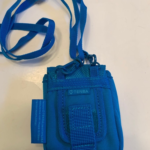 Blue Tenba camera bag w/ strap 4x3 - Picture 7 of 8